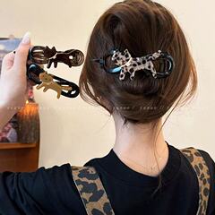 萌え趣味かわいい猫の高級感ツイストクリップ後頭部ヘアクリップ女2025新一字クリップ髪飾り