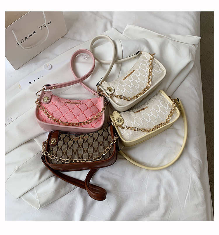 Fashion Chain Messenger Portable Small Square Bag Wholesale display picture 17
