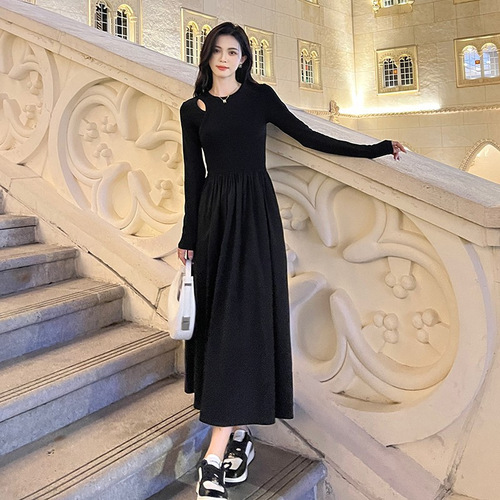Women's Long Sleeve Hollowed Black Dress for Autumn/Winter, Design-Savvy, Niche, Waist Cinching, Slimming, Elegant, Inner Wear Long Dress
