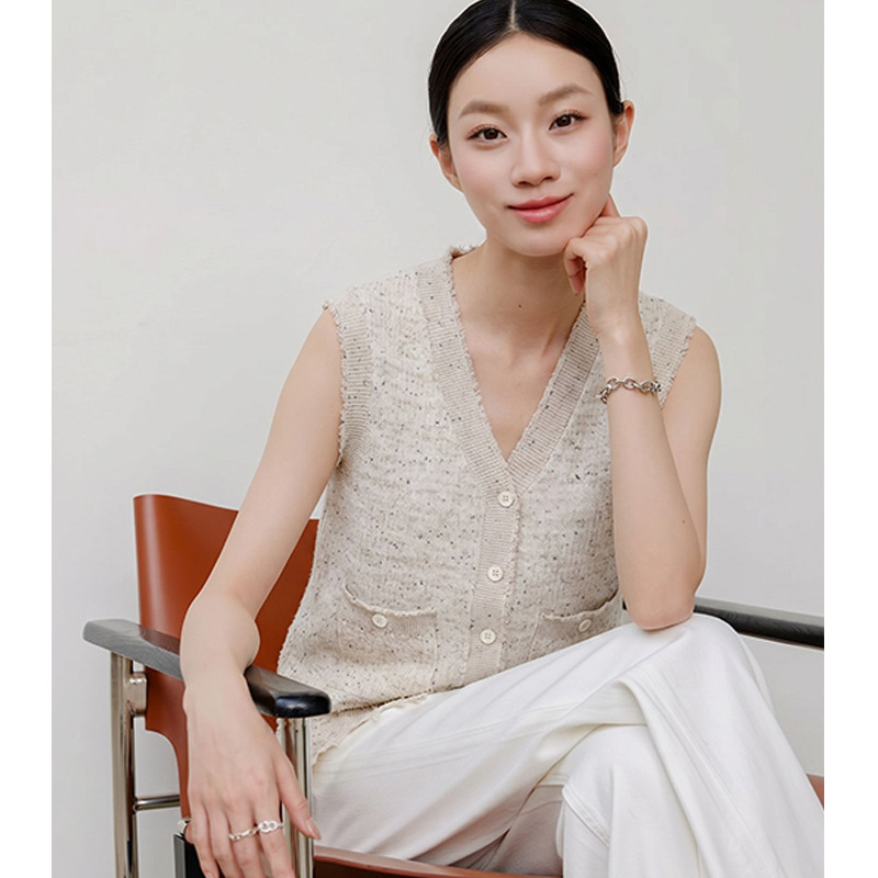【Order】Oatmeal-Colored Knit Sweater V-Neck Single-Breasted Chanel-Style Sleeveless Vest for Women Summer Tank Top 【Order】Oatmeal-Colored Knit Sweater V-Neck Single-Breasted Chanel-Style Sleeveless Vest for Women Summer Tank Top