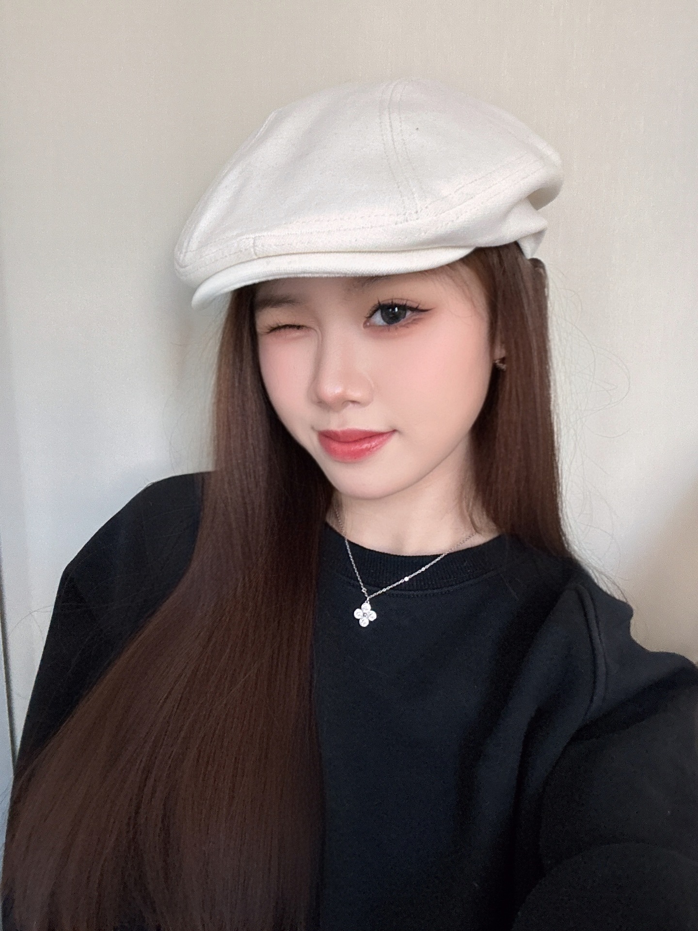 E-720 creamy-white Drawstring Wool Hat