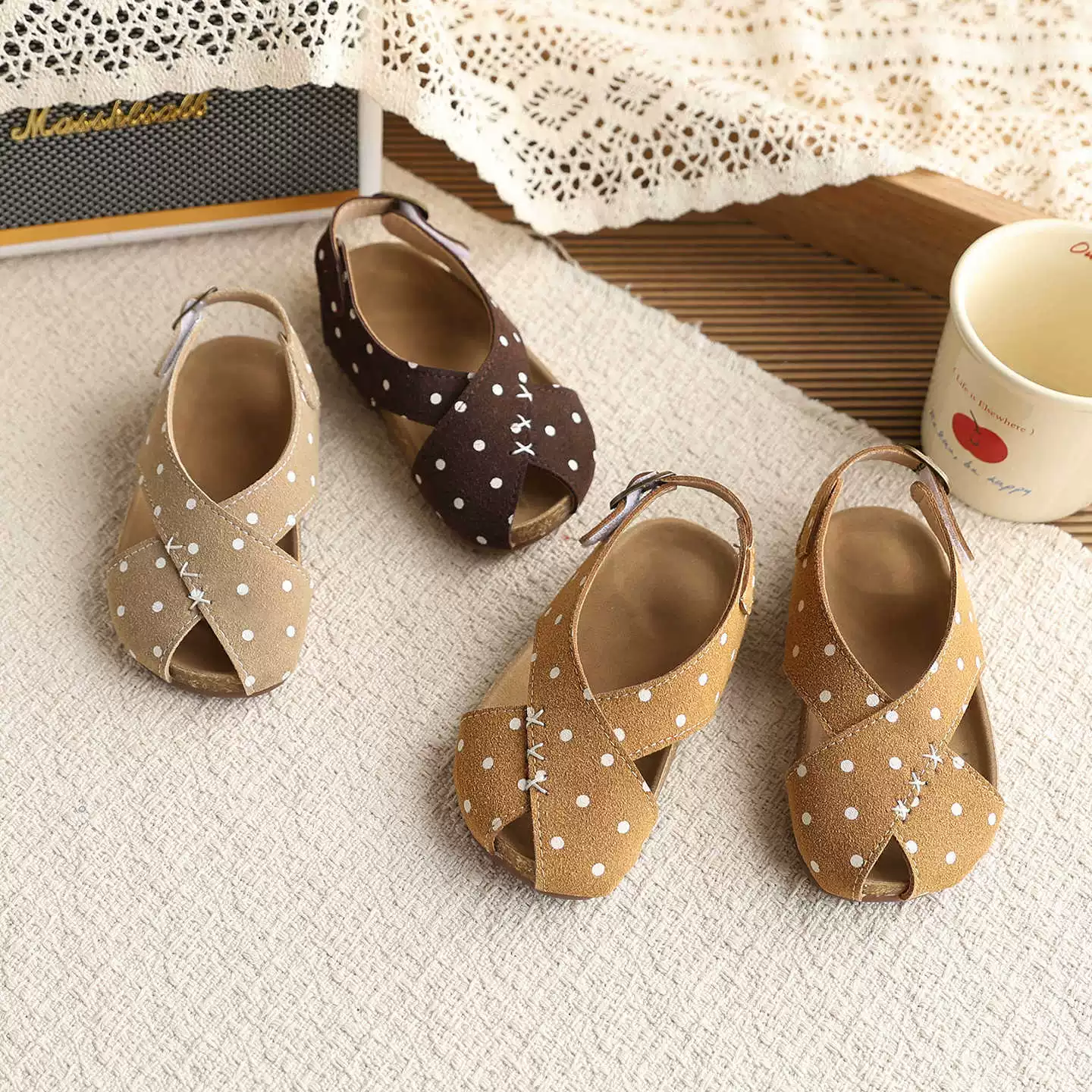 Children's summer sandals, retro beach footwear, soft sole, suitable with a skirt