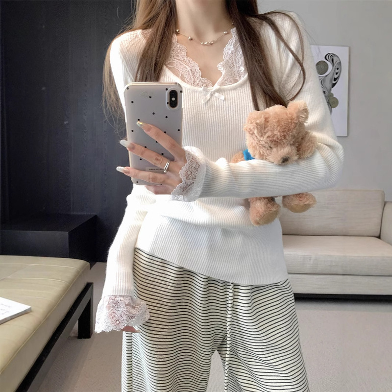 Autumn and Winter French Elegant Sweet Spice Collar Lace Stitching V-Neck Pure Slim Knitted Base Long Sleeve Top Autumn and Winter French Elegant Sweet Spice Collar Lace Stitching V-Neck Pure Slim Knitted Base Long Sleeve Top