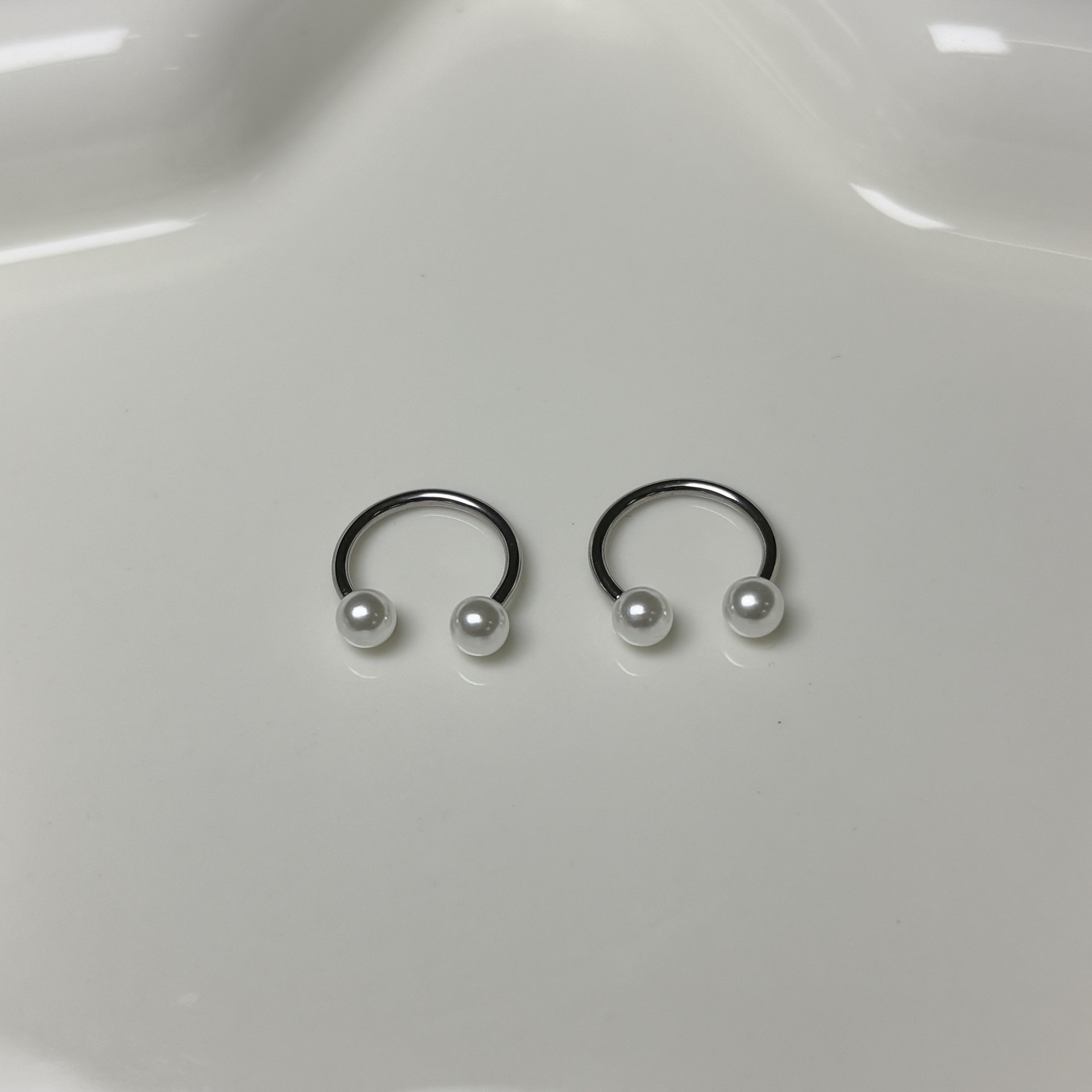 Silver pointed spike labret stud material detail