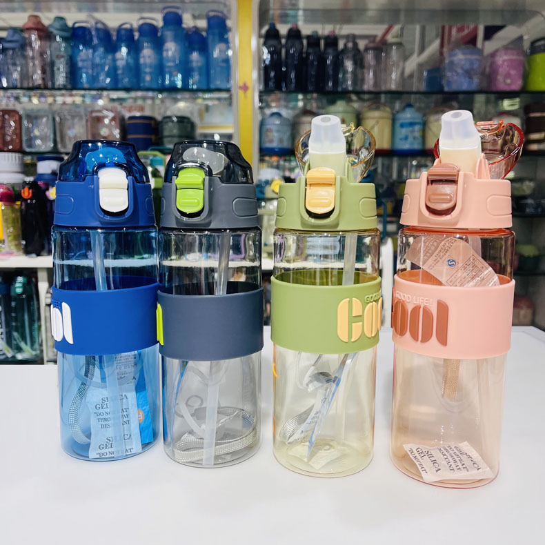 Futong 720 taza de plástico de alto aspecto paja taza de bebida directa taza de agua deportiva fresca 600ml taza de espacio fábrica al por mayor