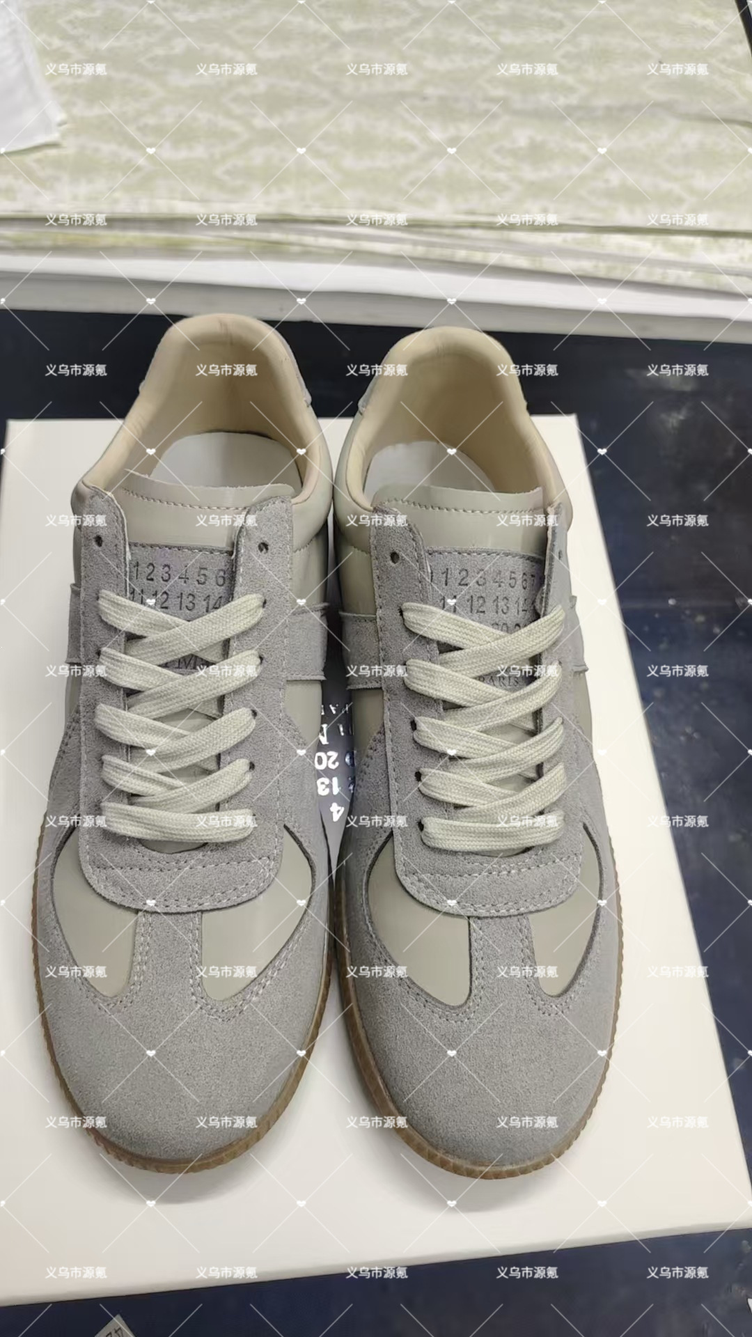 Gray green / 35