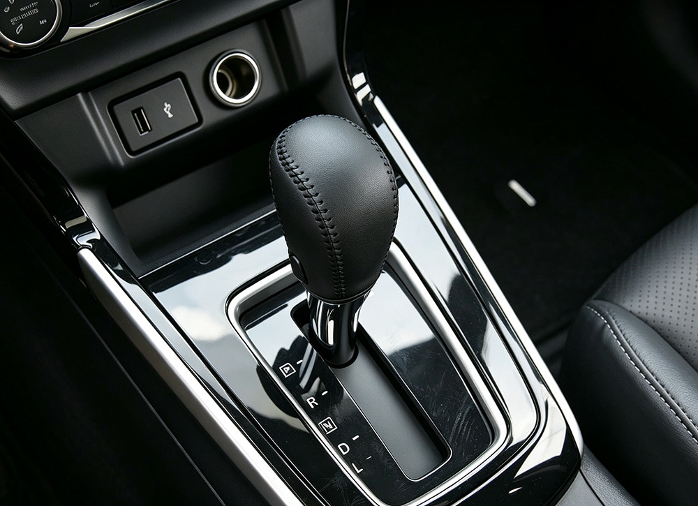 Leather car gear shift knob cover, hand-stitched, for Nissan 2012 New Sylphy, Qida, and Teana models. Also includes a handbrake cover and a gear shift cover