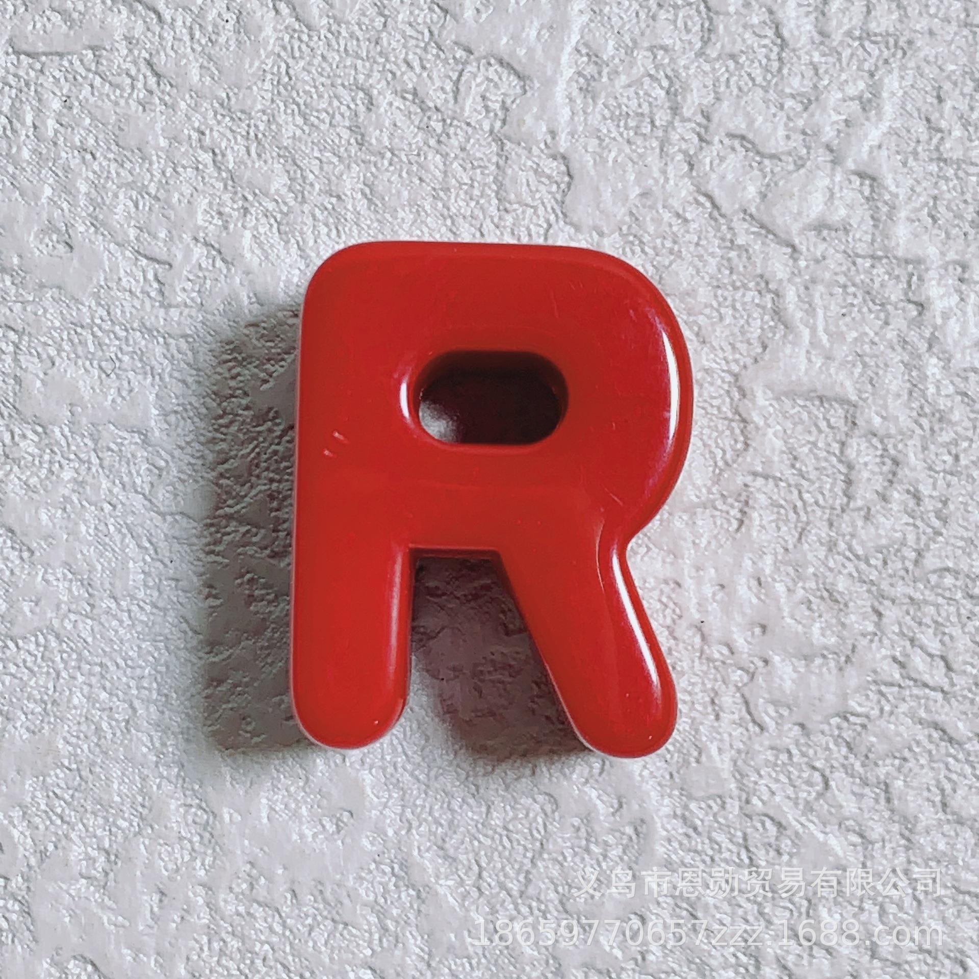 R (Red)