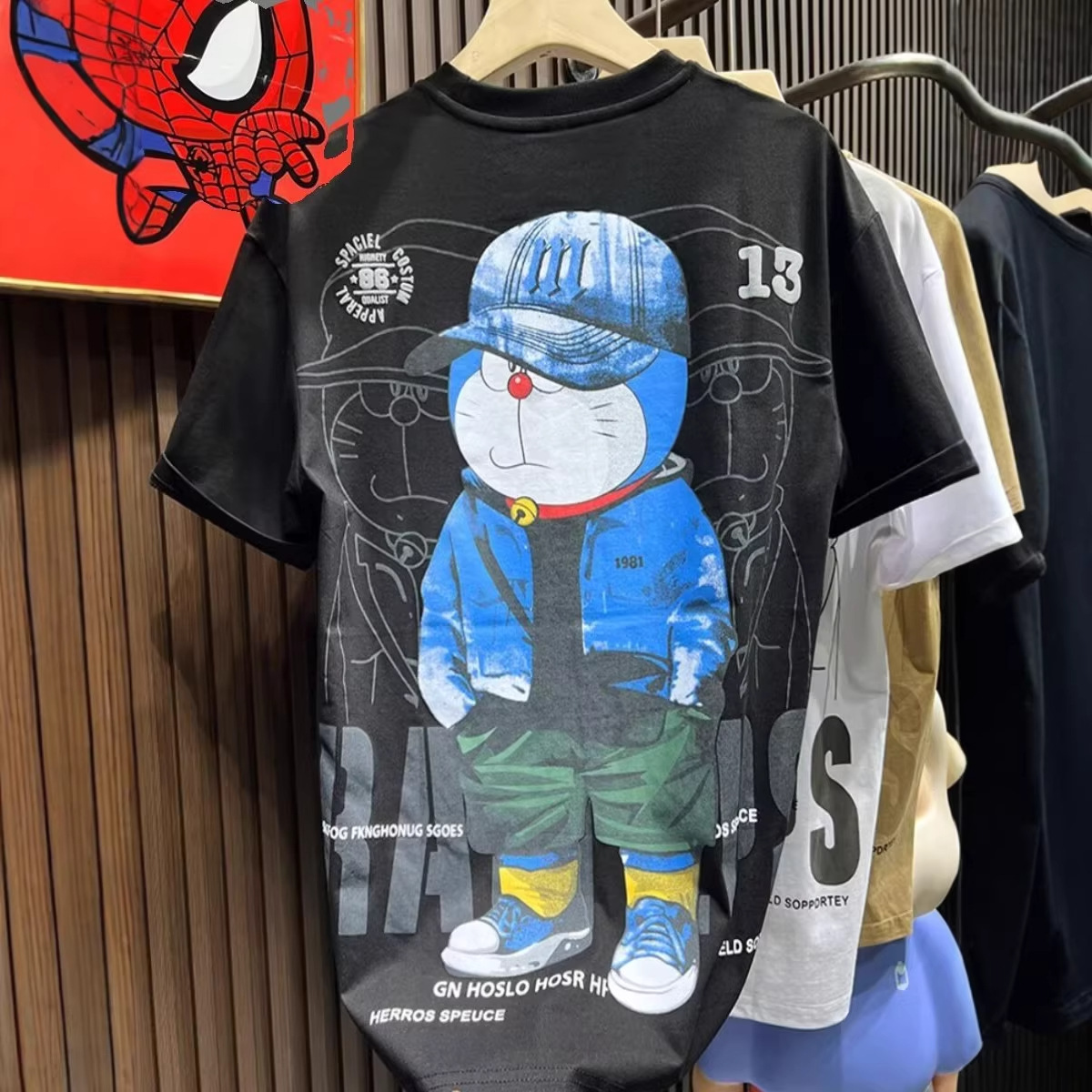 Marca de moda impresión de dibujos animados camiseta de manga corta para hombres verano camiseta de cuello redondo de media manga adolescente ropa casual suelta