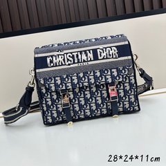立体刺绣camp邮差包高级感盒子小方包包女新款流行宽肩带斜挎包包