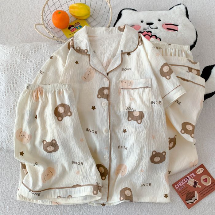 Al por mayor transfronterizo nuevo pijama de mujer tres piezas cardigan con solapa mangas cortas pantalones cortos KT gato dibujos animados cubierta de ropa doméstica