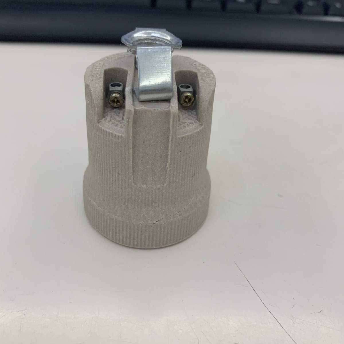 Portalámparas de cerámica de bocina con soporte de hierro de bocina Portalámparas de tornillo Lámparas resistentes a altas temperaturas Accesorios de iluminación Portalámparas de porcelana