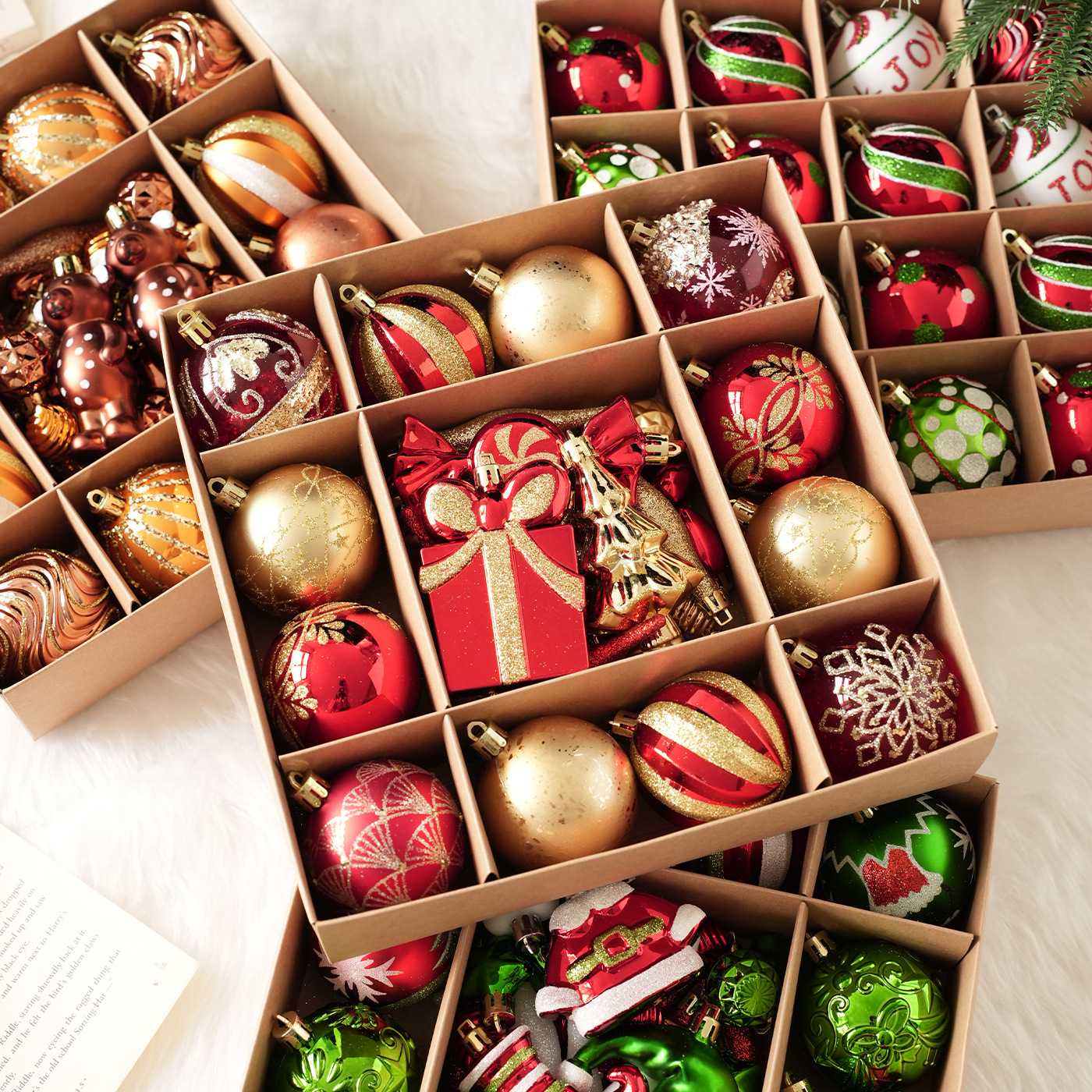 Nuevos productos transfronterizos paquetes de colgantes de bolas de Navidad en caja decoración de árboles de Navidad decoración de atmósfera de vacaciones decoración de colgantes en stock image 2