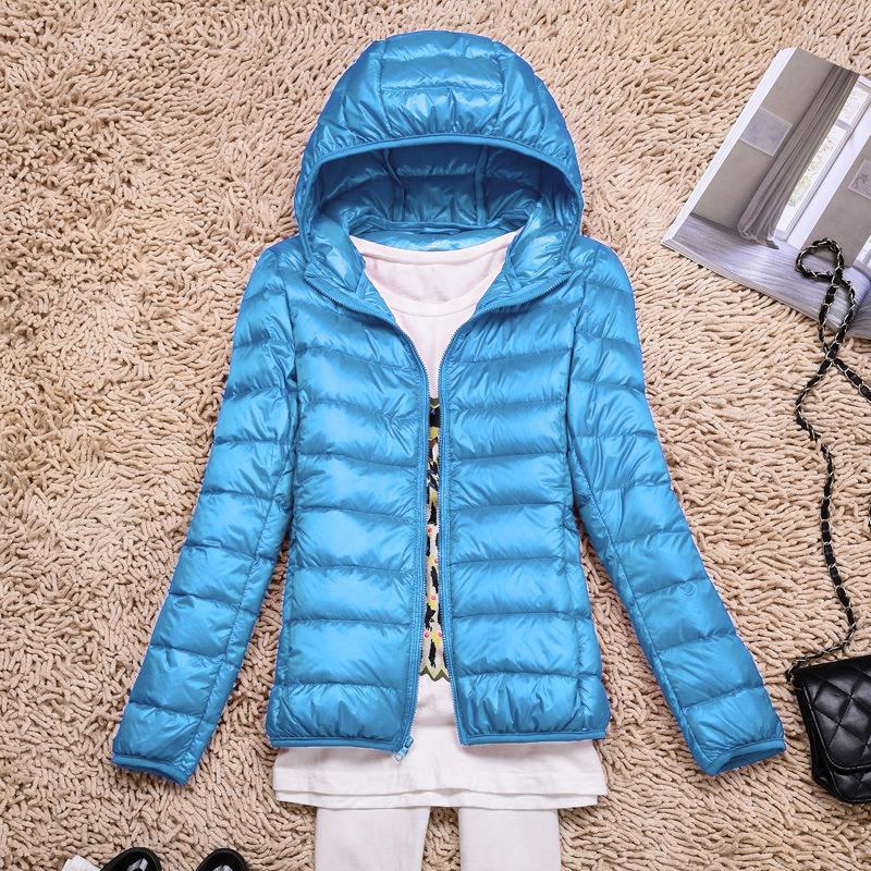 时尚轻薄羽绒服女加大加肥大码连帽白鸭绒短款轻便秋冬装保暖外套