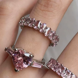 太阳镜;戒指;项链