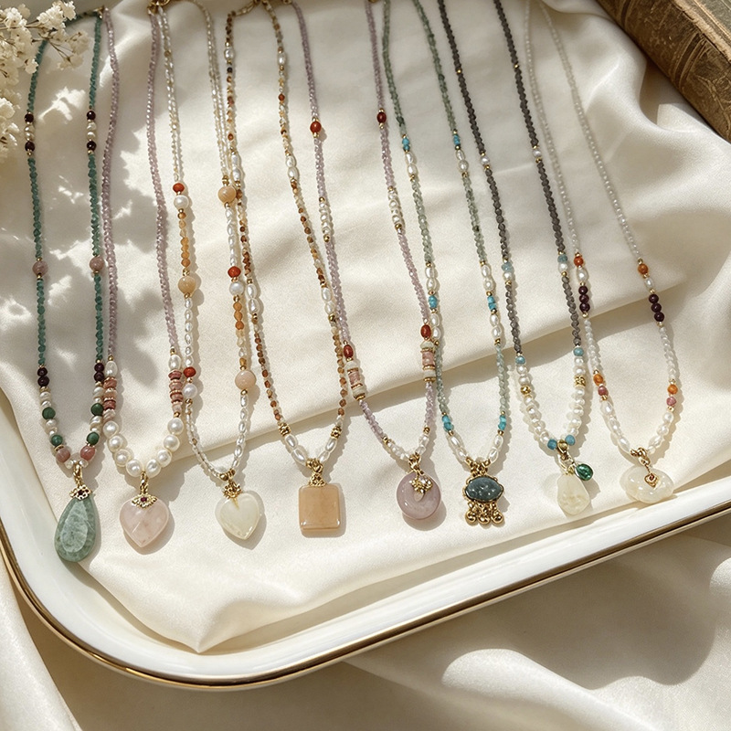 New Chinese-style niche minimalist natural freshwater pearl necklace with crystal multi-gem vintage light luxury collarbone chain wholesale