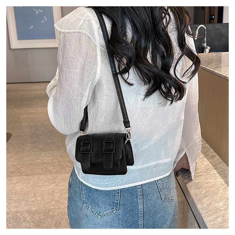 Women's Pu Leather Solid Color Basic Square Magnetic Buckle Crossbody Bag display picture 6