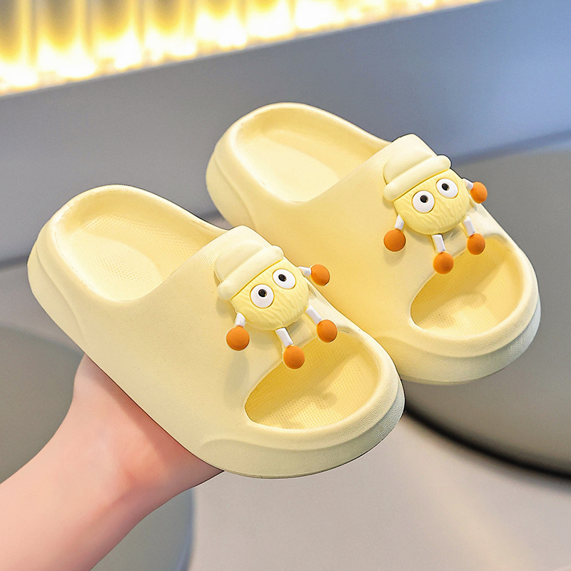 Zapatillas infantiles EVA sensación de mierda niños niñas dibujos animados de verano encantador fondo suave fondo grueso niños usar zapatillas frías