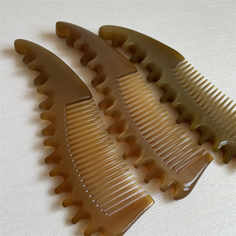 Natural Horn Comb Thickened Massage Comb with Back Pins and Raised Tail Handle 18 cm for Scalp Care key features