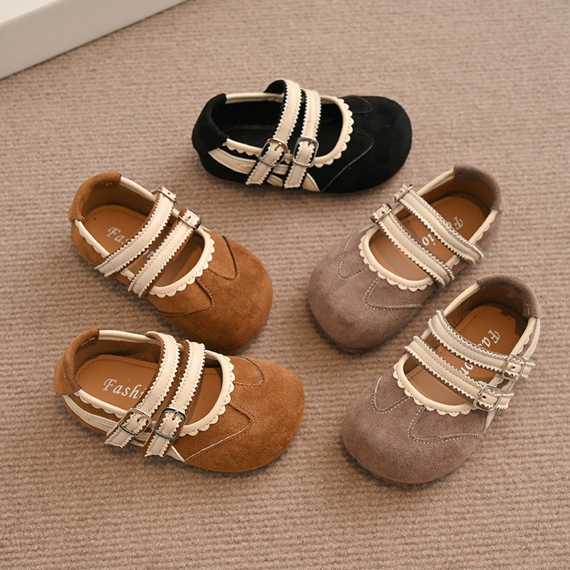 Детские универсальные мягкие туфли, замшевые повседневные туфли в корейском стиле, новые корейские нескользящие туфли для девочек весны и осени 2025 года.