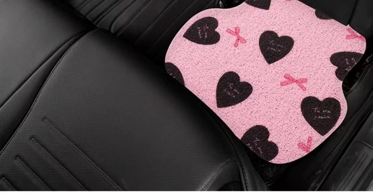 Car mat wire ring main driving cartoon anti-dirty anti-skid full set of all-car four-season universal foot mat wholesale