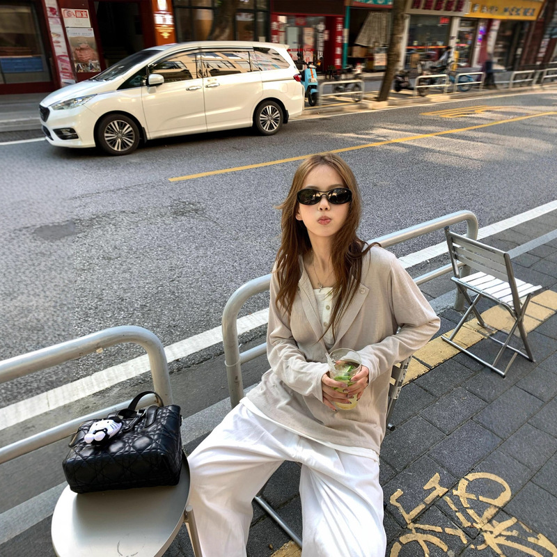 Super Nice-Looking, Beautiful and Unique Fake Two-Piece Long-Sleeved Tops with Cool Design, Niche Loose Single-Wear T-Shirts for Women in Autumn Super Nice-Looking, Beautiful and Unique Fake Two-Piece Long-Sleeved Tops with Cool Design, Niche Loose Single-Wear T-Shirts for Women in Autumn