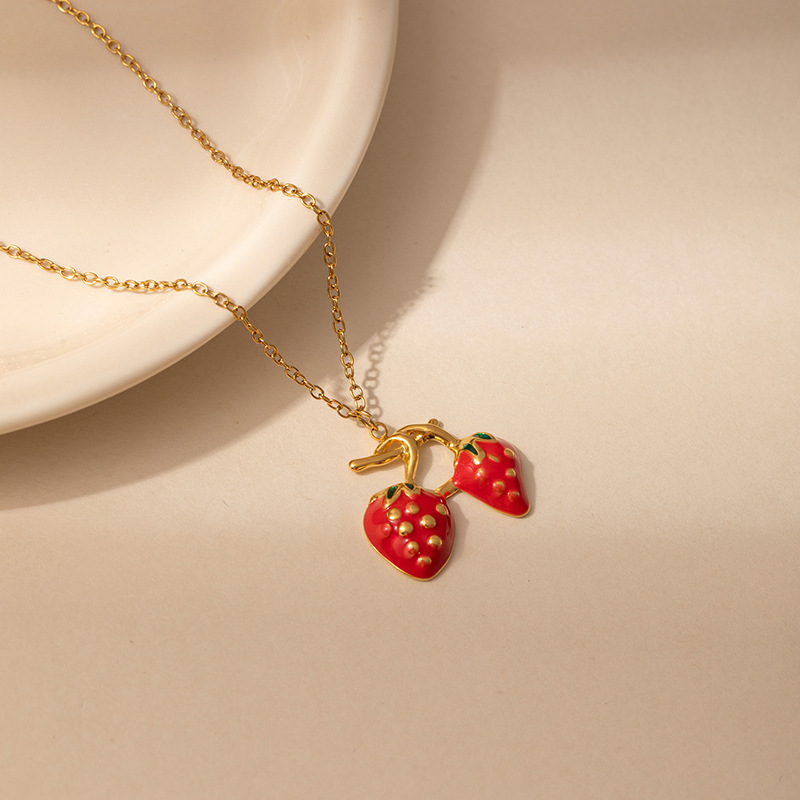 8g Weight 0.03µm Gold Plating Thickness Electroplated Gold Plating Process Golden Plated Plating Material 201 Stainless Steel Pendant Material Pendant Necklace Classification 201 Stainless Steel Chain Material cable chain Chain Type 1 Piece Quantity Holiday, Daily Occasion 201 Stainless Steel Material Strawberry Pattern Women's Gender Cute Style Plating Craft Elegant Red Double Strawberry Necklace For Women Titanium Steel Luxury Design Clavicle Chain Fashionable Jewelry Accessory 8
