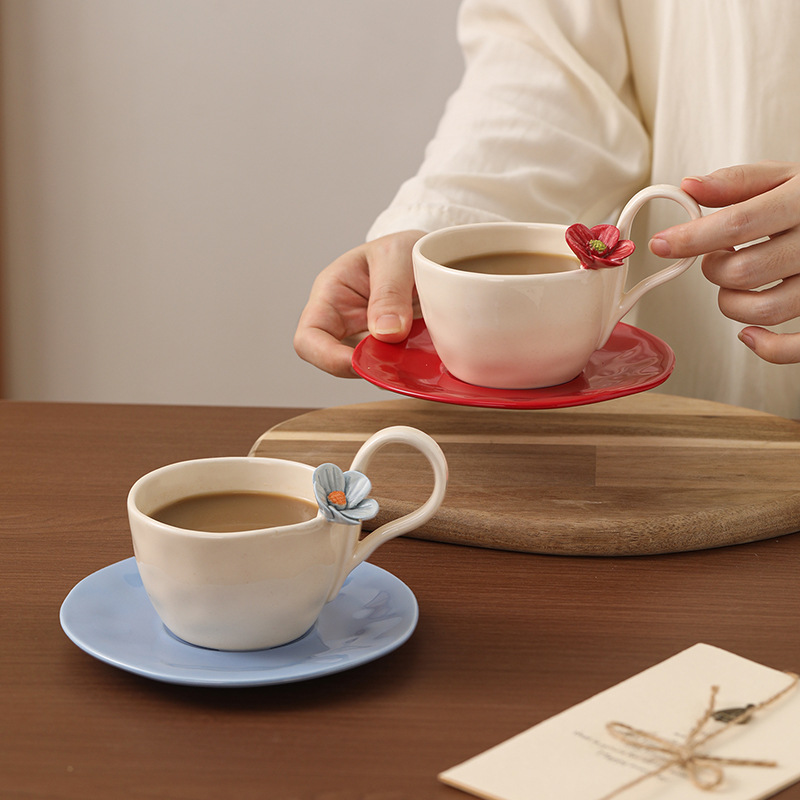 陶瓷捏花陶瓷茶杯女士家用办公室咖啡杯简约ins牛奶杯配碟送汤勺