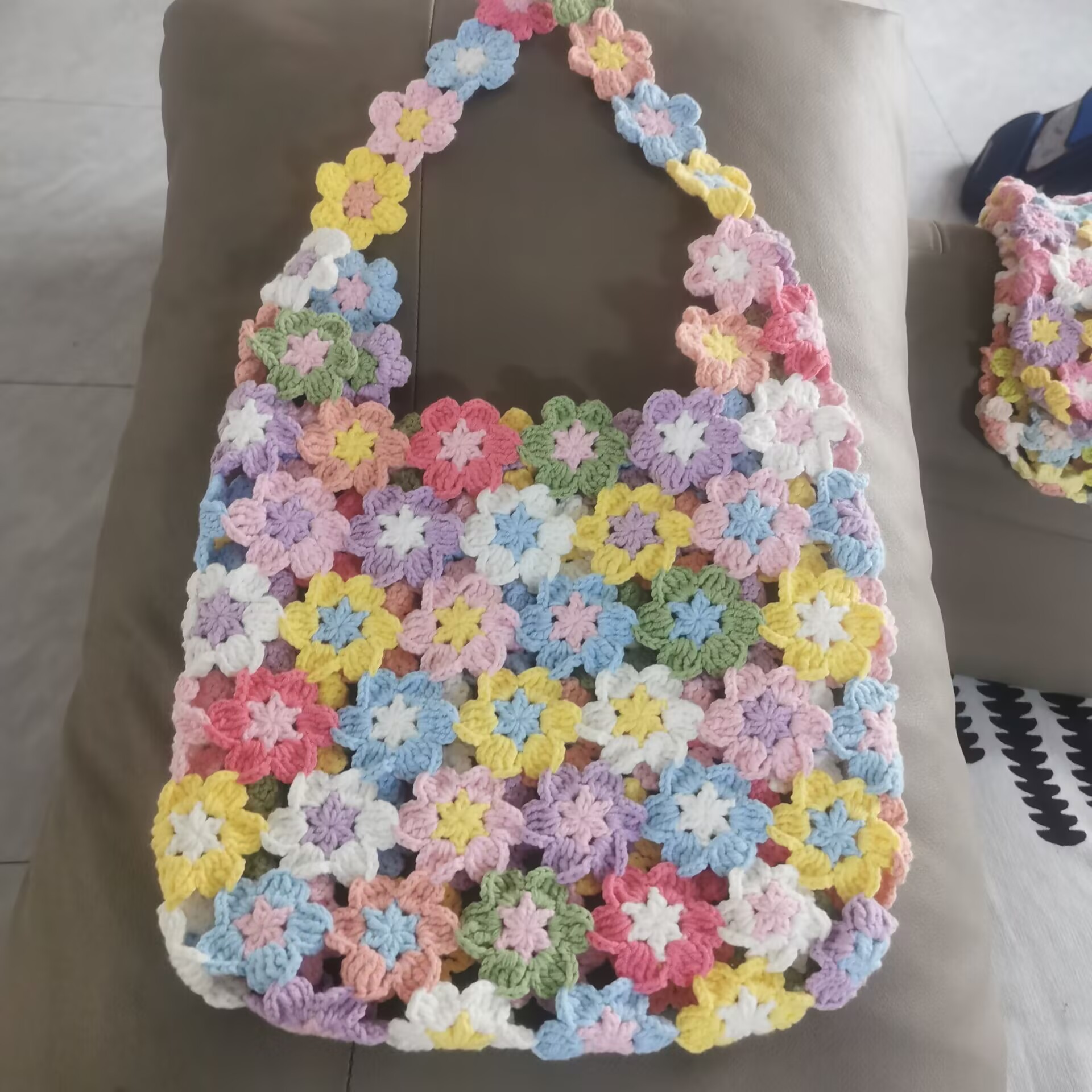 Estilo elegante y digno, ropa de gancho, bolsos de fresa, bolsos de teléfono móvil para la familia y las vacaciones. image 47
