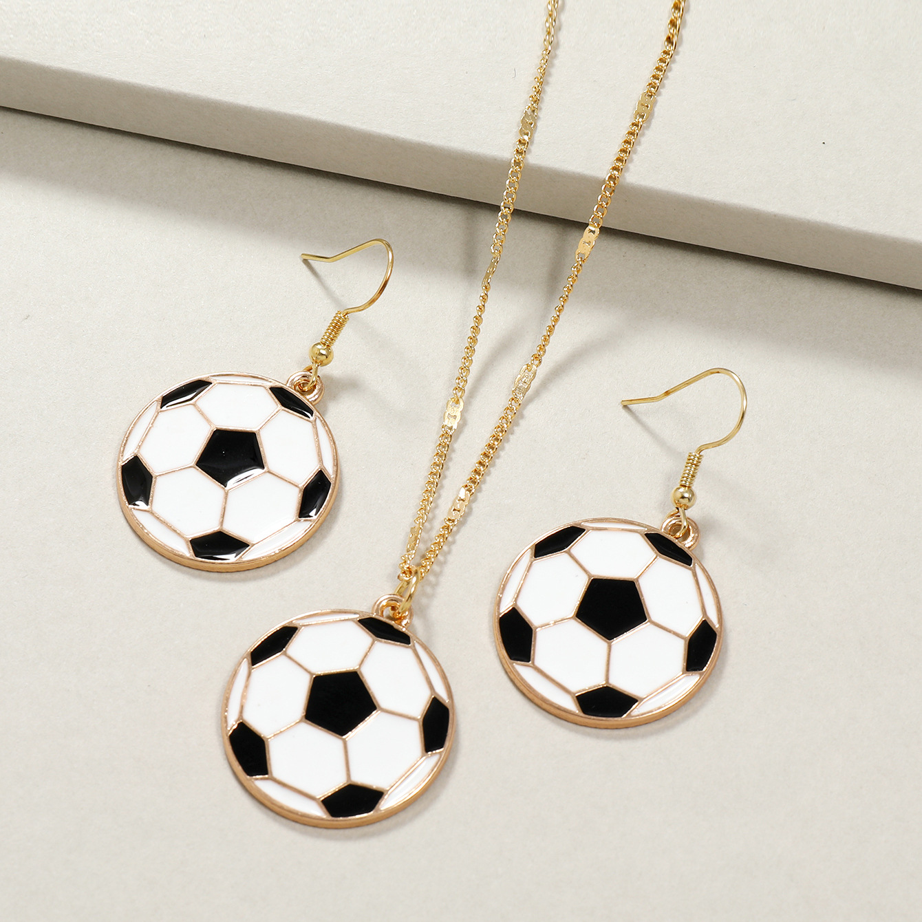 Fashion Football Alloy Enamel Unisex Necklace display picture 1