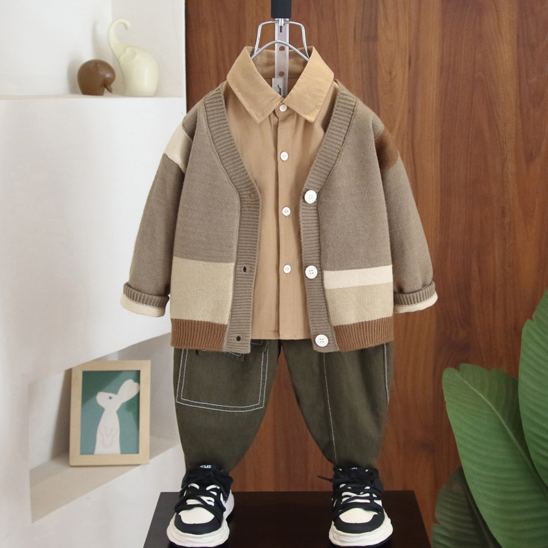 5726 Traje de otoño para niños 2025 nuevo estilo estilo occidental chaqueta de suéter para niños traje de tres piezas guapo bebé versión coreana primavera