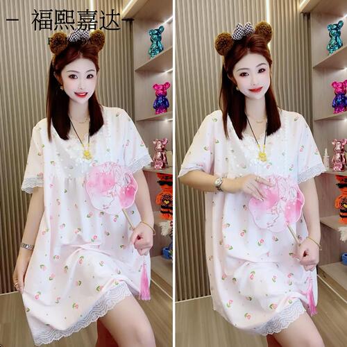 New oversized floral dress with loose-fitting short sleeves—summer, lightweight pajama style, perfect as a princess-inspired loungewear piece with delicate, sweet lace details.