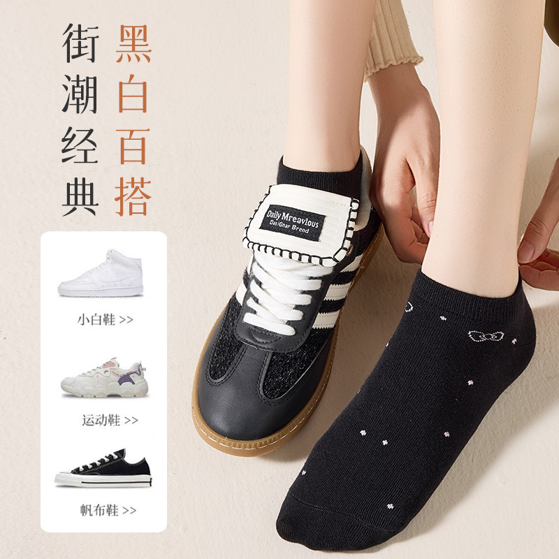 Nuevo diseño en blanco y negro dibujos animados encantadores estilo universitario de otoño calcetines de mujer de estilo general superficial calcetines de barco de manga baja