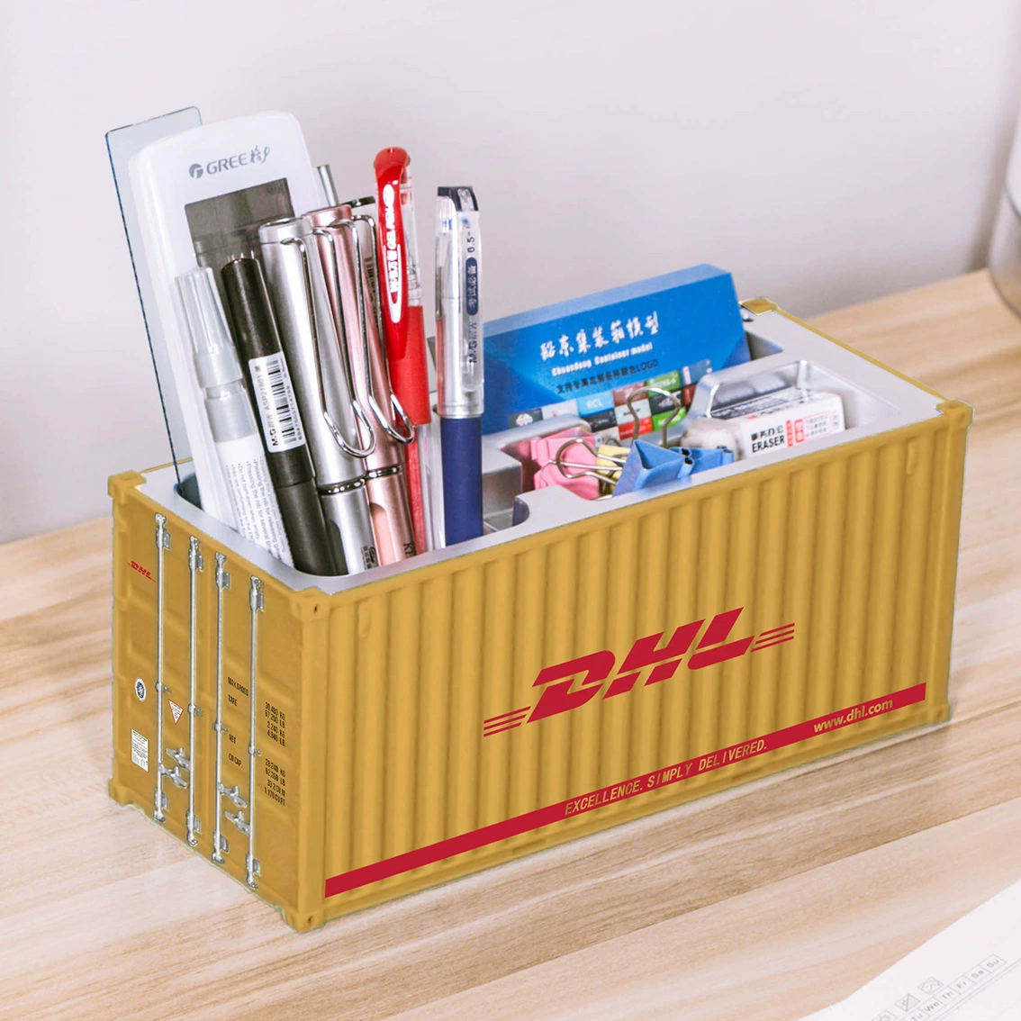 Подарок-сувенир на ежегодное собрание международной логистической компании DHL: коробка для хранения в виде контейнера