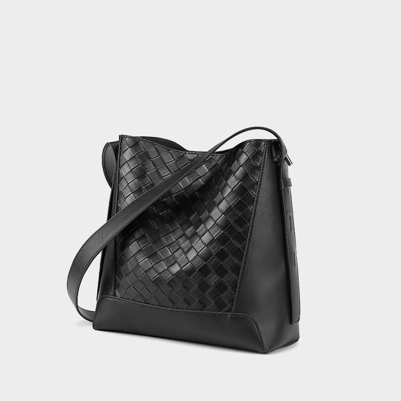 Hong Kong compra bolso de cubo bolso tejido de gran capacidad para mujer otoño 2025 nuevo bolso de mensajero de un solo hombro bolso de viaje