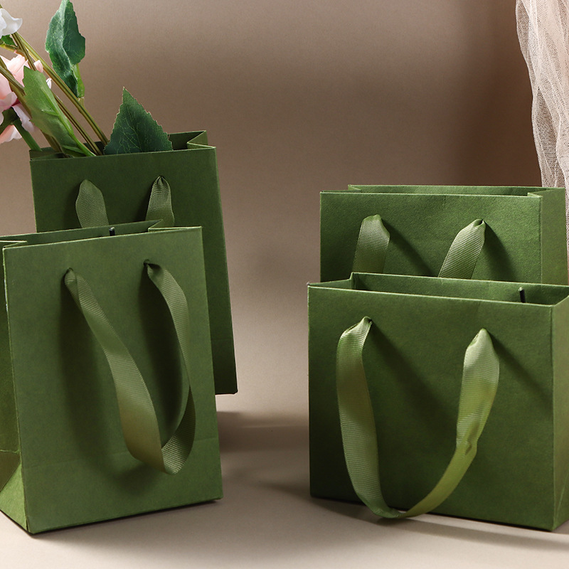 Light Luxury Green Paper Bag Small Handbag Jewelry Jewelry Storage Bag Gift Box Special Paper Bag Can Be Printed with Log Light Luxury Green Paper Bag Small Handbag Jewelry Jewelry Storage Bag Gift Box Special Paper Bag Can Be Printed with Log