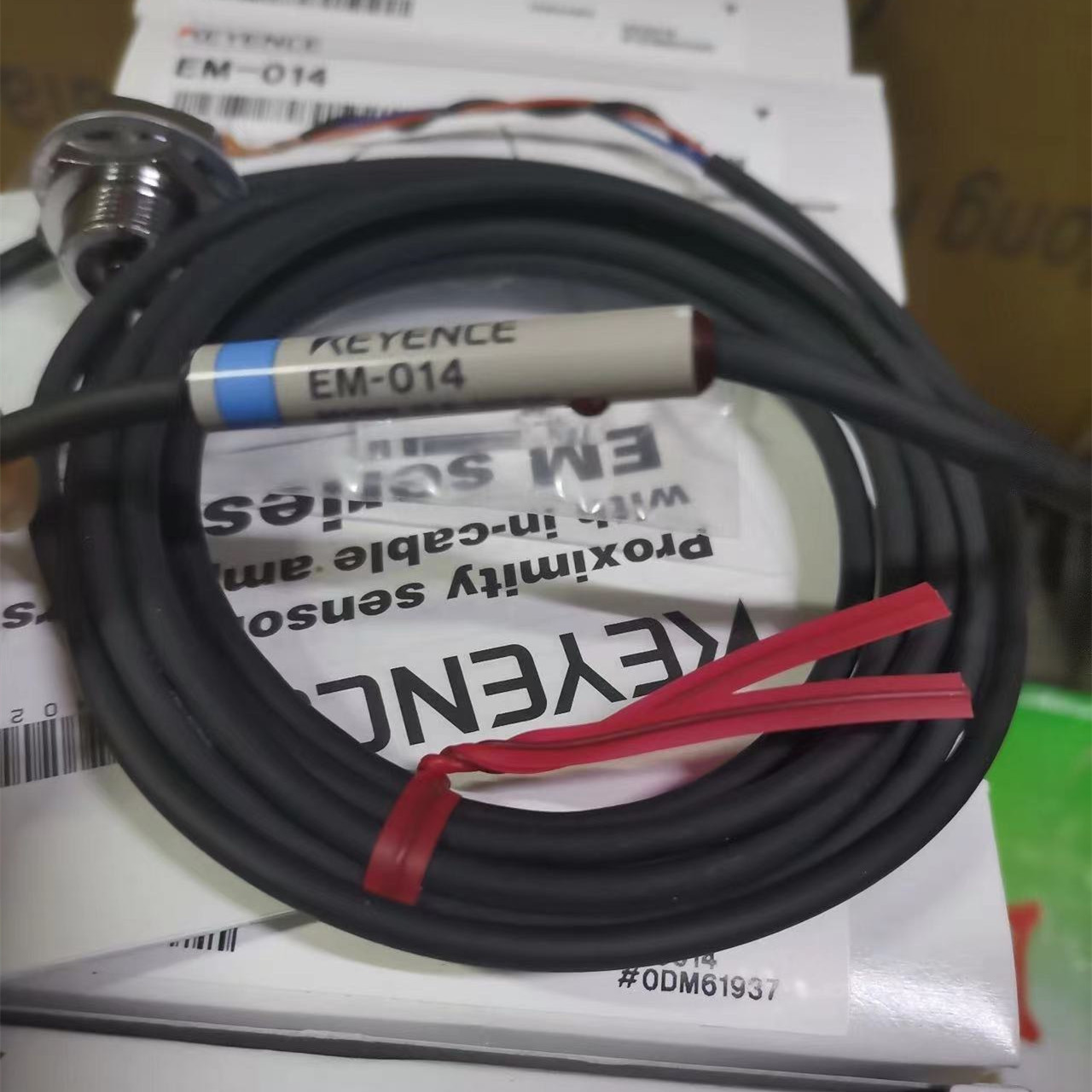 日本基恩士KEYENCE接近传感器EM-030A全新原包装实物现货
