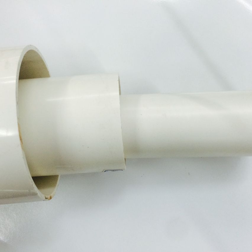 厂家直销外贸出口PVC排水管件，三通弯头直接