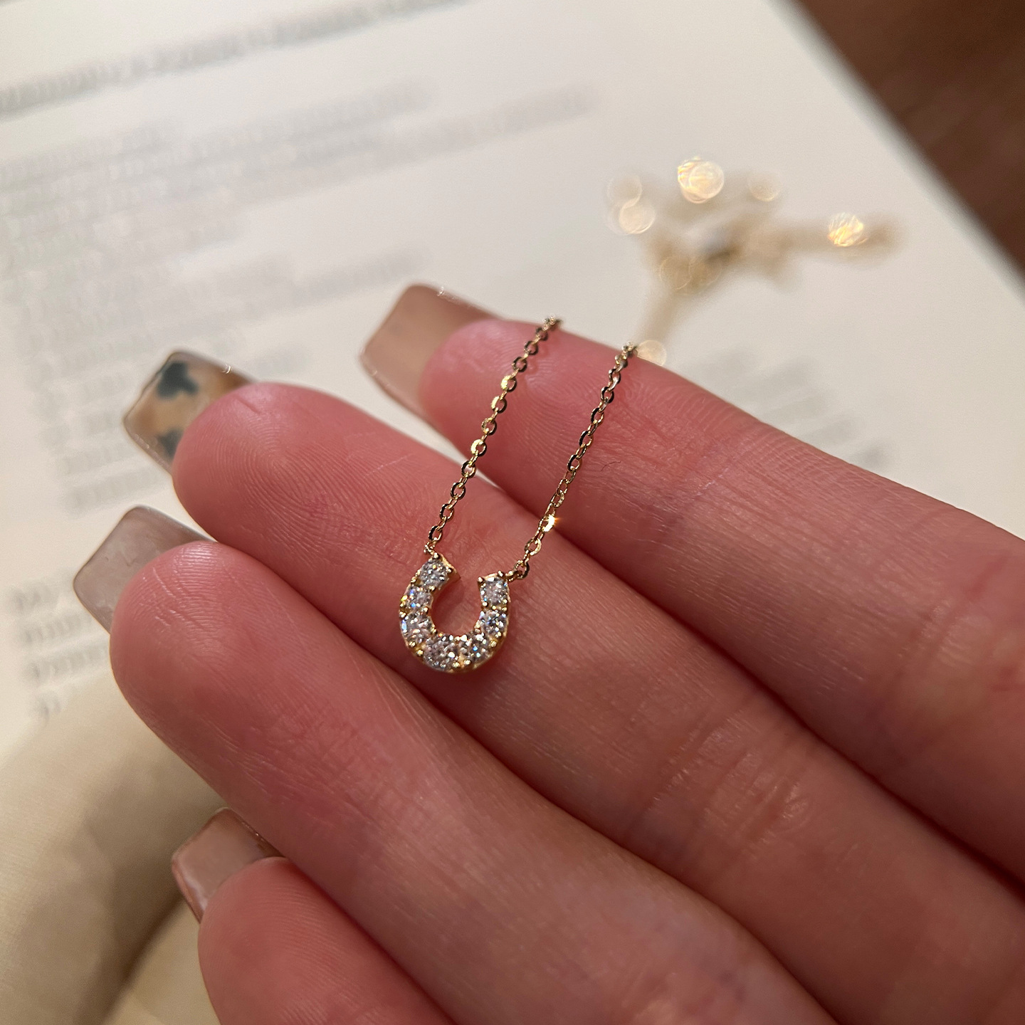 Affordable Alternative to Jewelry: Delicate and Compact U-Shaped Clavicle Chain, Same Style as Va Qingshan, Japanese-Style Agate, Popular on Live Broadcasts