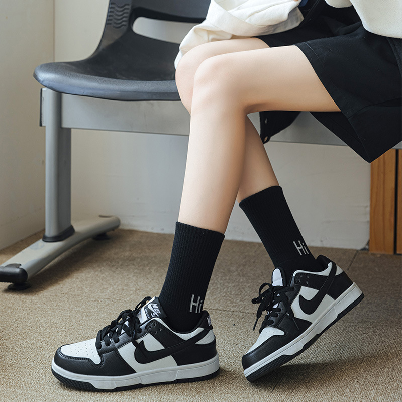 2022 couples four seasons in the tube outdoor sports cotton socks black and white series letters HI Street skateboard socks wholesale