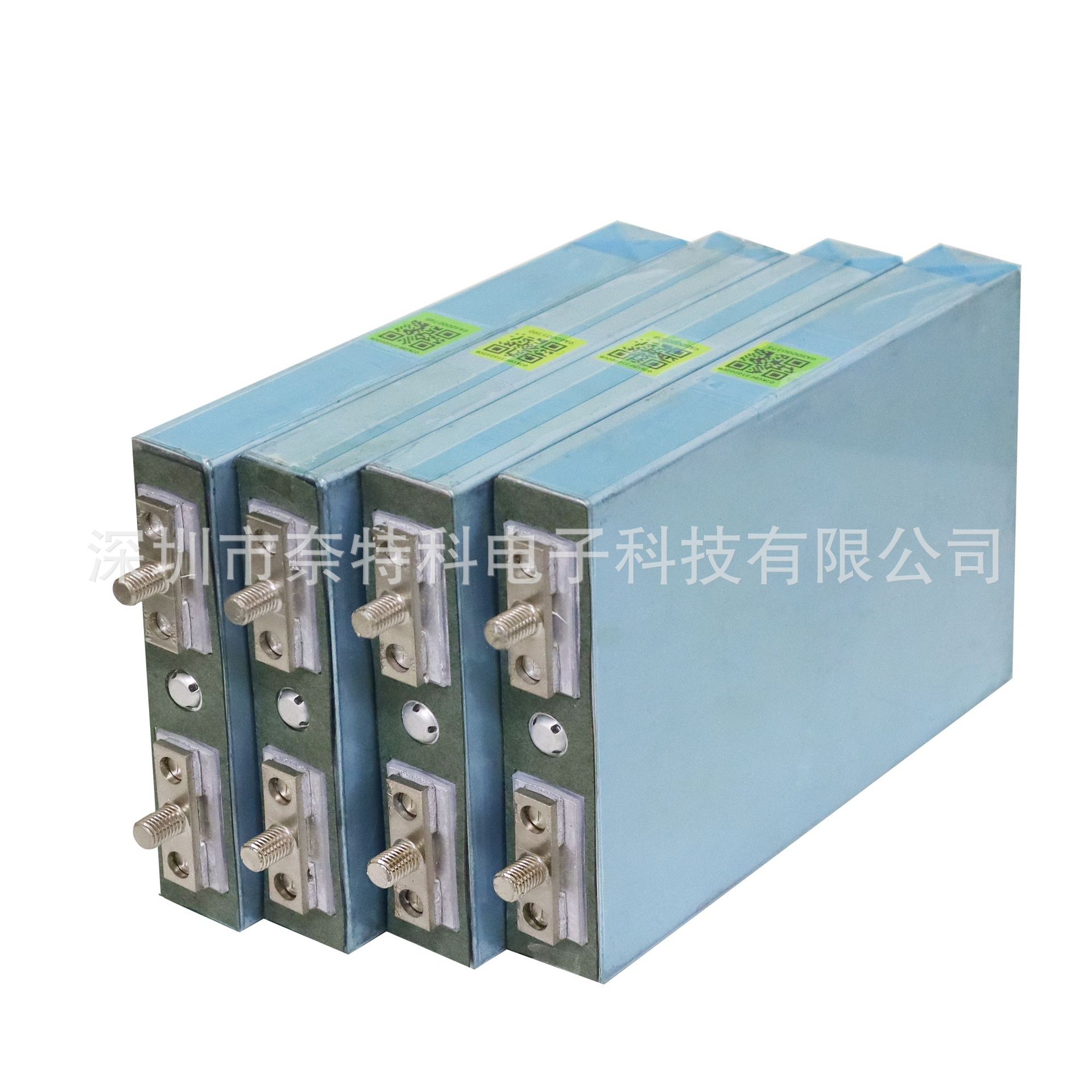 Lithium battery solar-powered