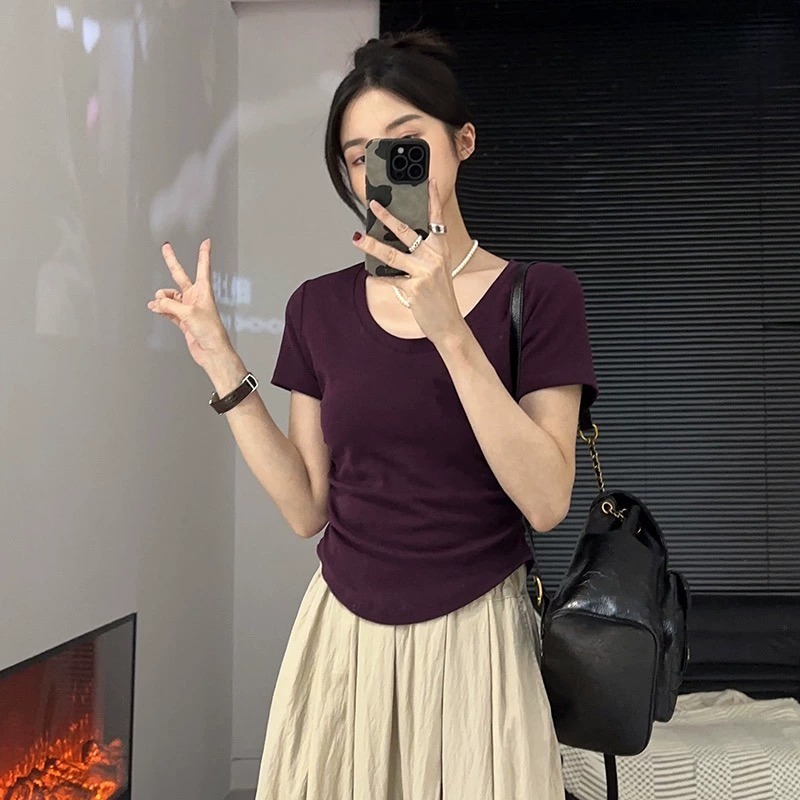엄선된 Douyin 라이브 방송 핫걸 스타일 U 넥 반팔 티셔츠 여성 불규칙한 디자인 여름 신작 짧은 탑 트렌디