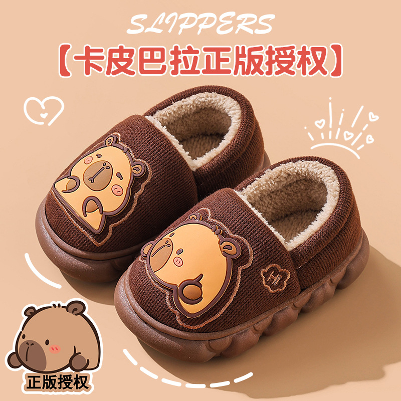 Capibara invierno zapatillas de algodón para niños, calentamiento y pelusa de fondo grueso, zapatos de algodón para niños de tamaño medio y grande.