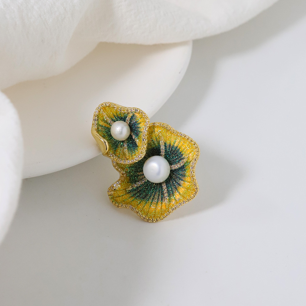 Esmalte de moda pintado cristal brillante broche de hoja de loto pin de cera de miel de perla de jade pectoral [accesorios DIY]