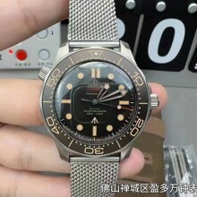 ���uͨ007�oϾ����VS���R���⁚�8806�͹�42mȫ�ԄәCе��Watch