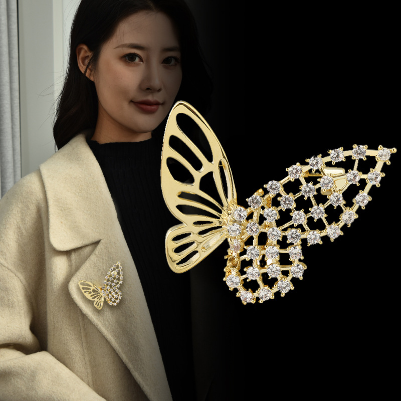 2024 Imitation Crystal Butterfly Brooch for Women, Hollow Design with a High-End Feel, Autumn and Winter Coat Collar Pin, Sweater Accessory