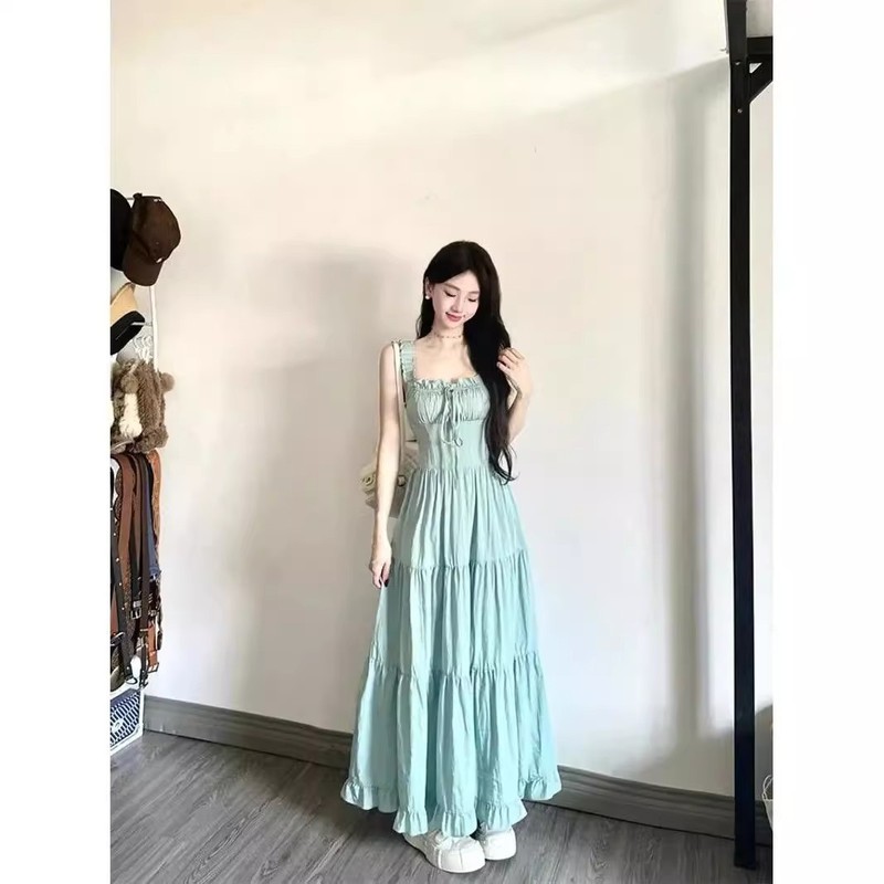薄荷奶绿吊带连衣裙2025新款女夏季法式温柔设计感收腰A字长裙子|undefined