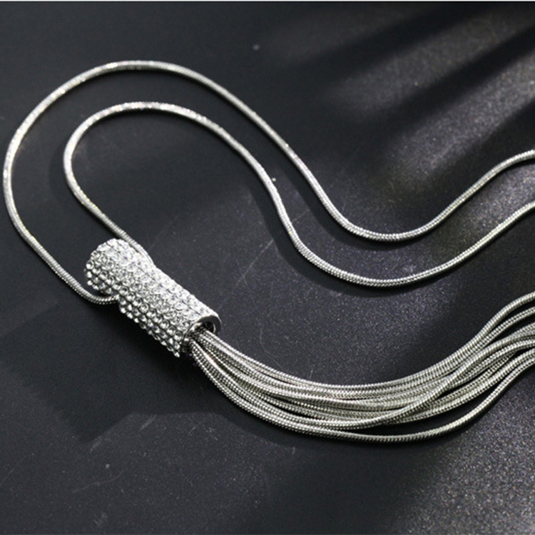 Collana lunga con strass e nappe gioiello elegante per donna_voghion.com