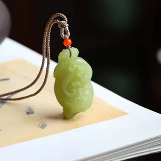 天然新疆和田玉玉器工艺品若羌黄口料老料玉石金蟾吊坠挂件带证
