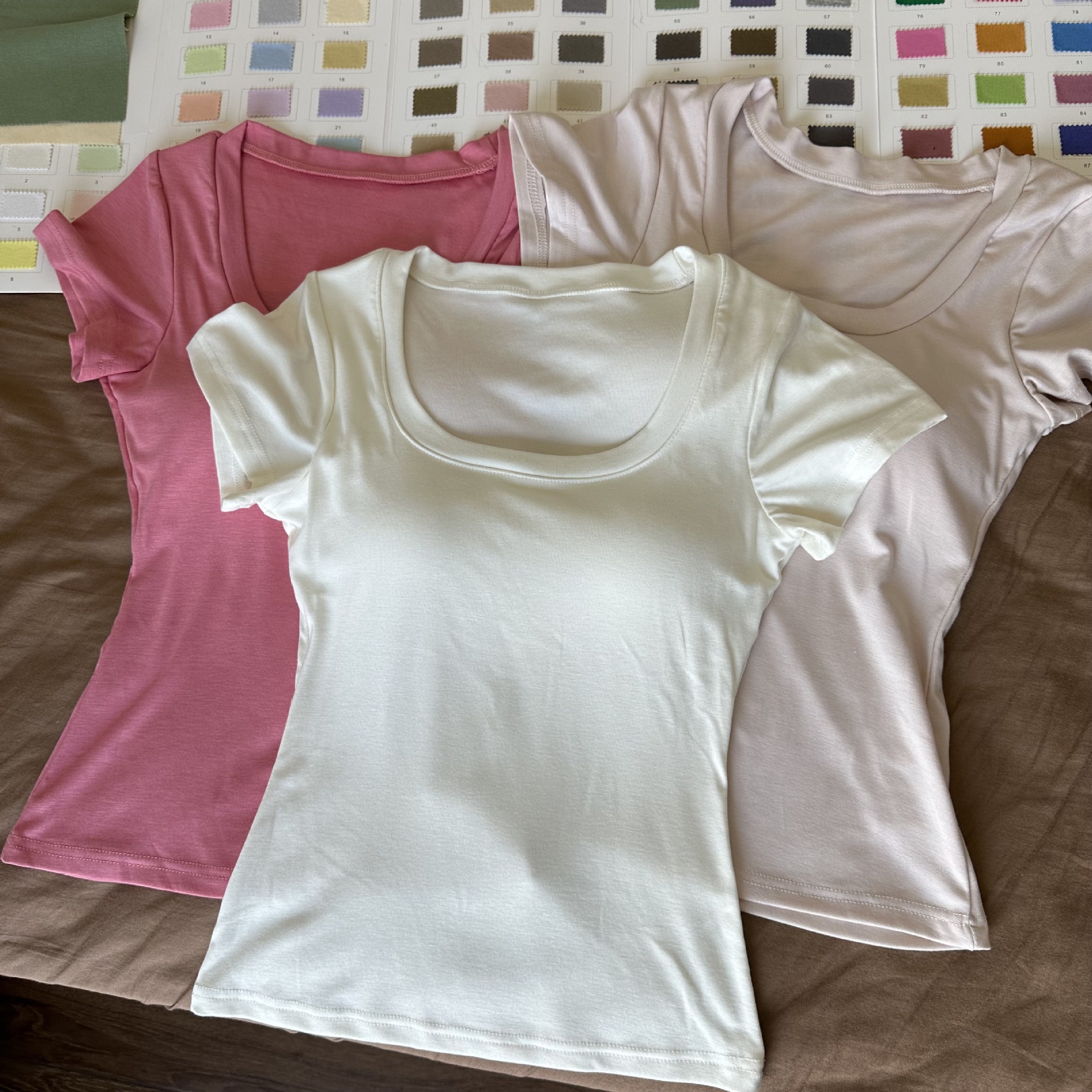 402 # Milk Skin Film Feel with Chest Pad/Removable Short-Sleeved T-Shirt for Women